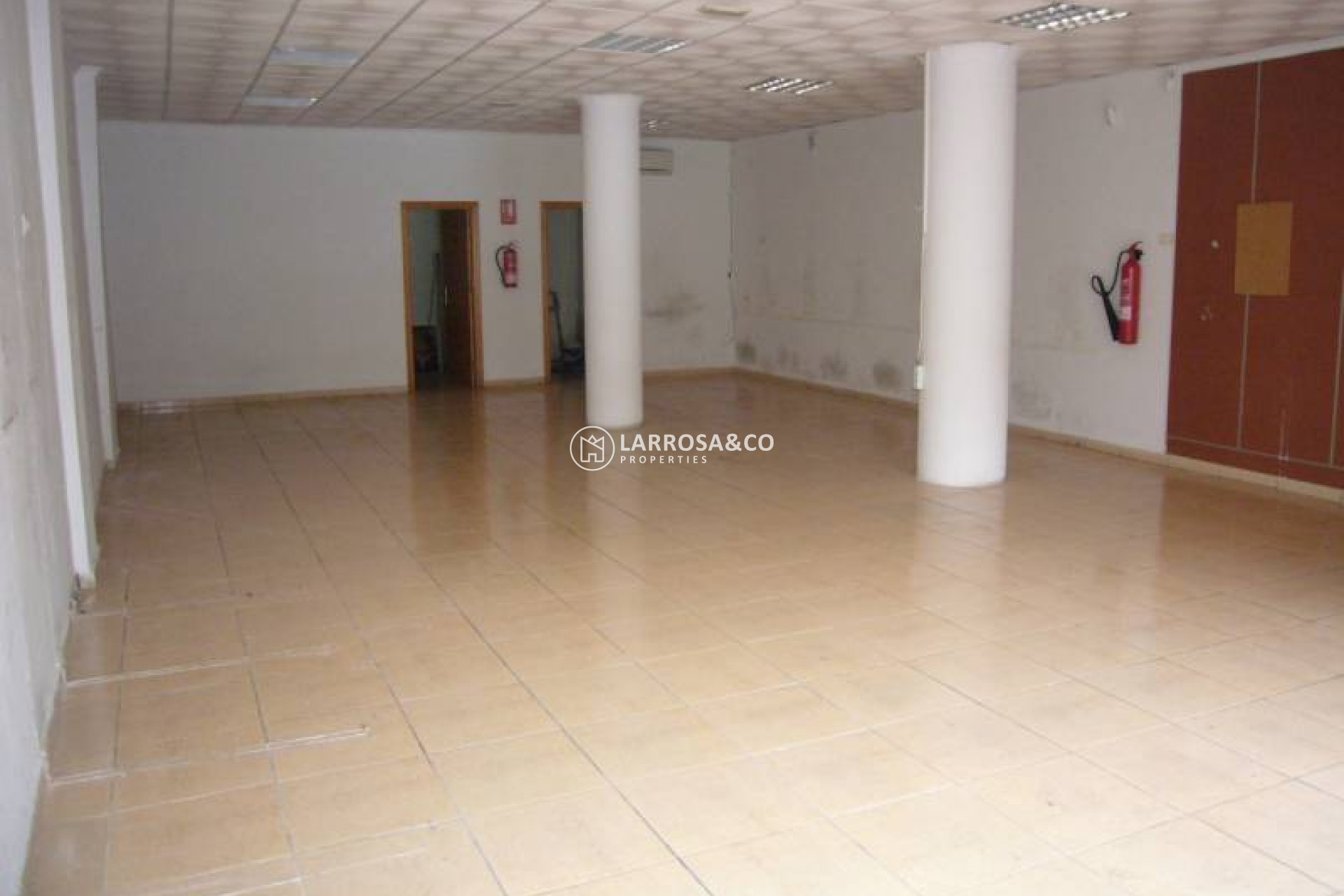 Resale - Commercial space - Torrevieja - Centro