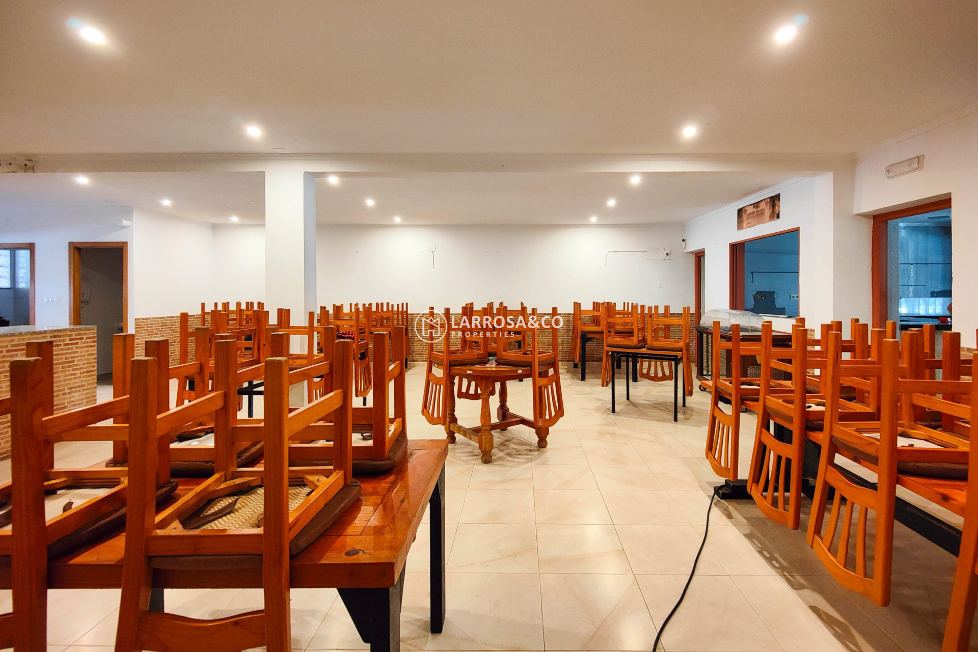 Resale - Commercial space - Torrevieja - Costa Blanca