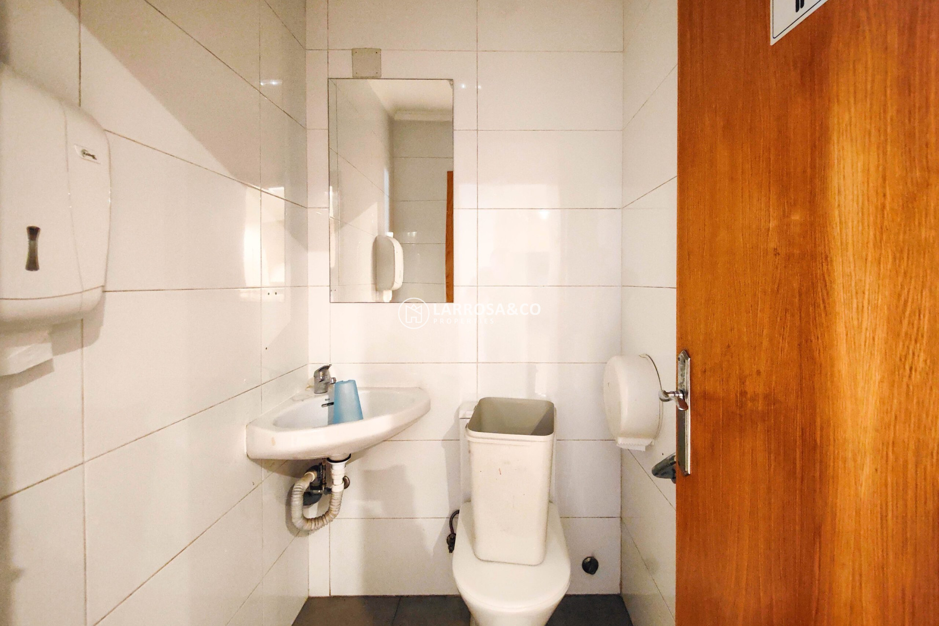 Resale - Commercial space - Torrevieja - Costa Blanca