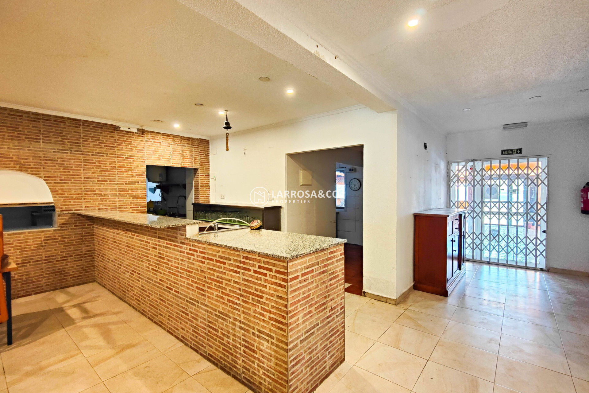 Resale - Commercial space - Torrevieja - Costa Blanca