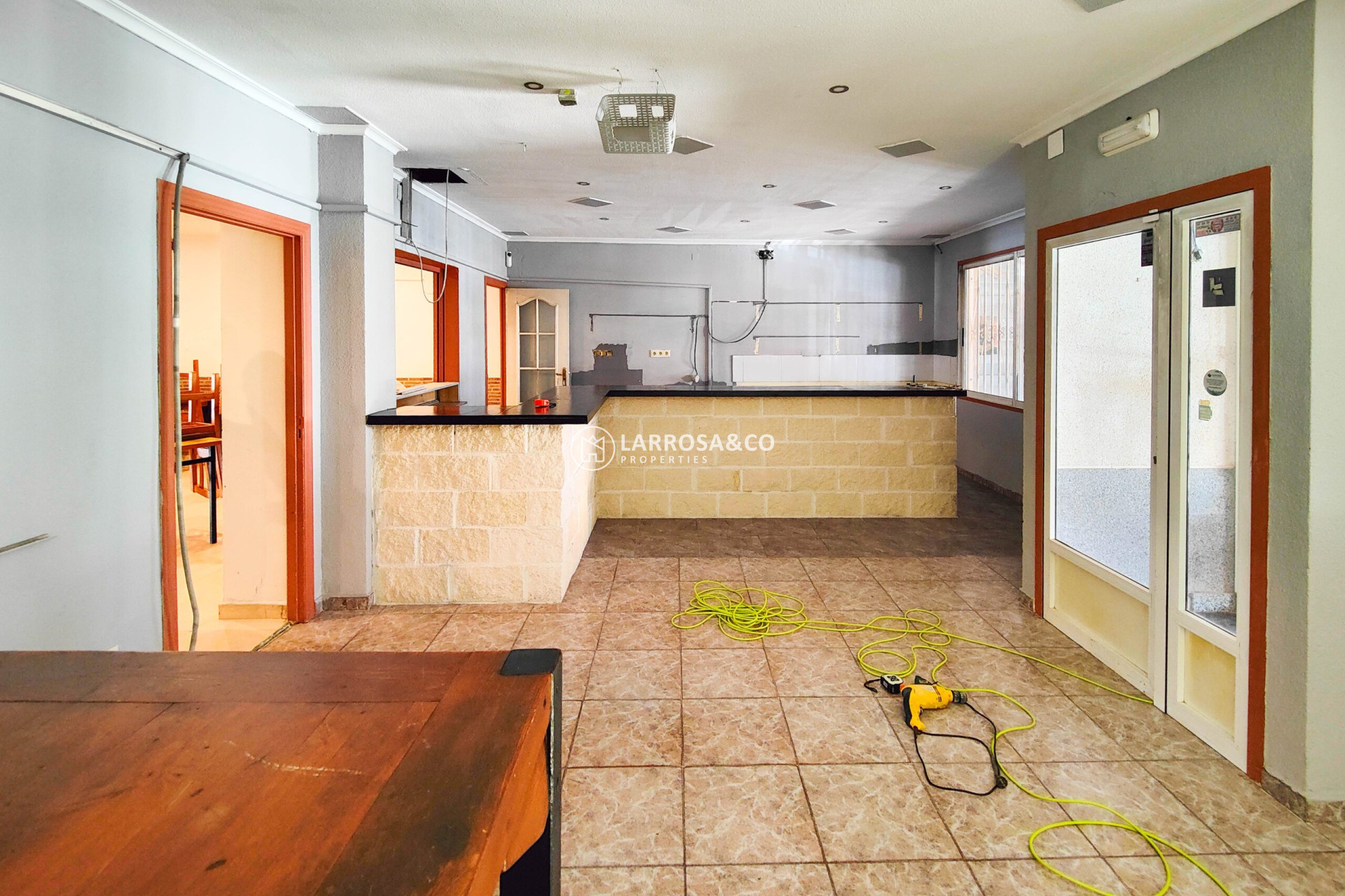 Resale - Commercial space - Torrevieja - Costa Blanca