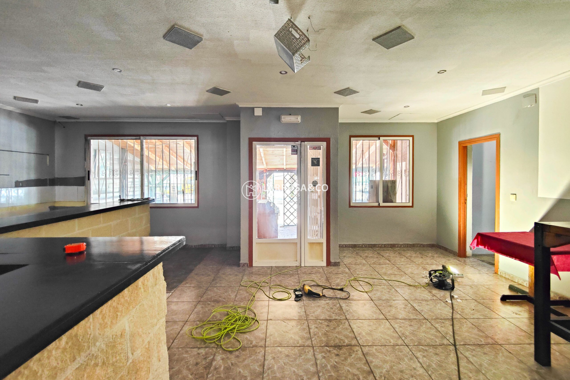 Resale - Commercial space - Torrevieja - Costa Blanca