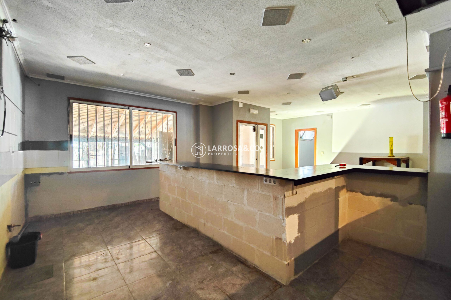 Resale - Commercial space - Torrevieja - Costa Blanca