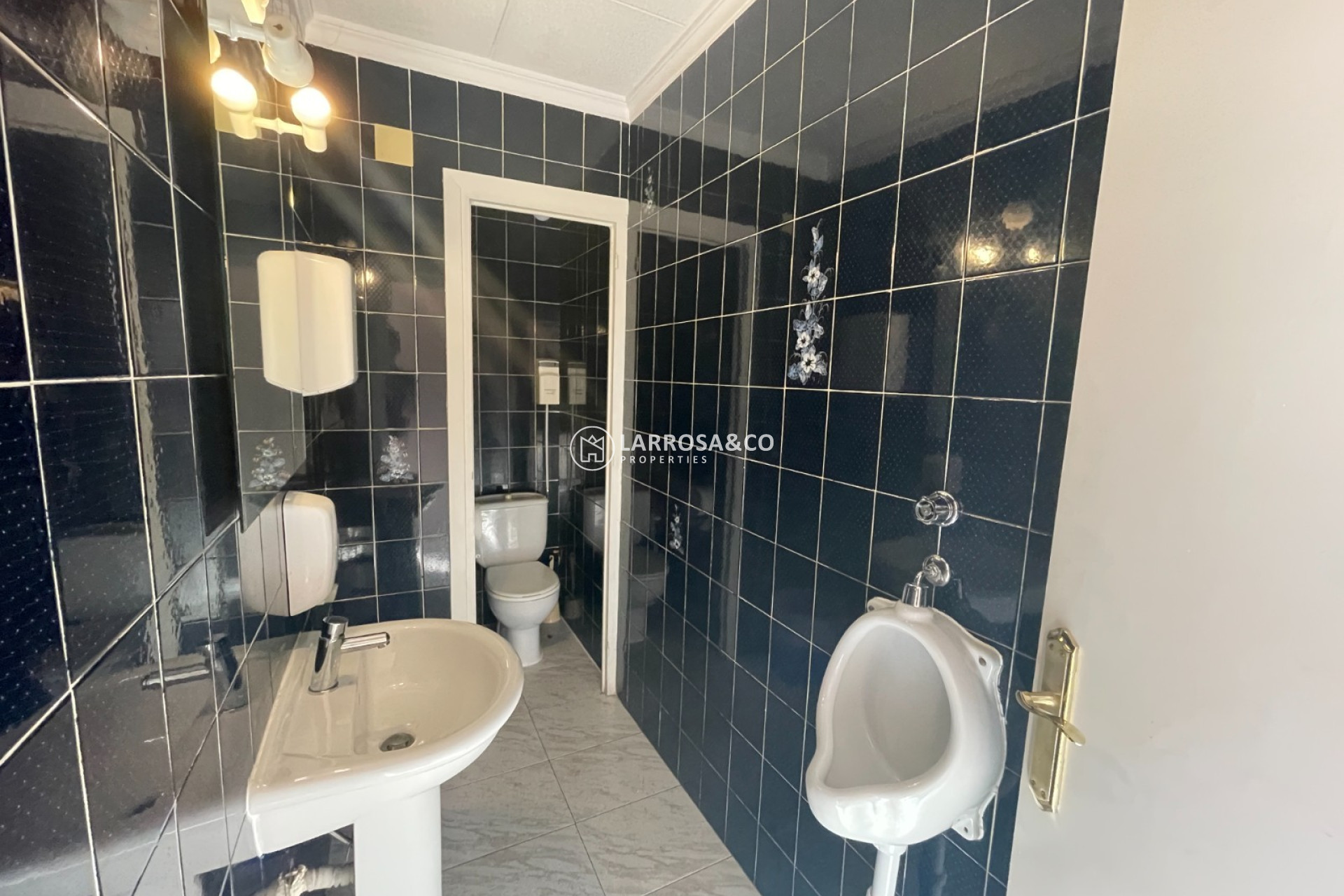 Resale - Commercial space - Torrevieja - Costa Blanca