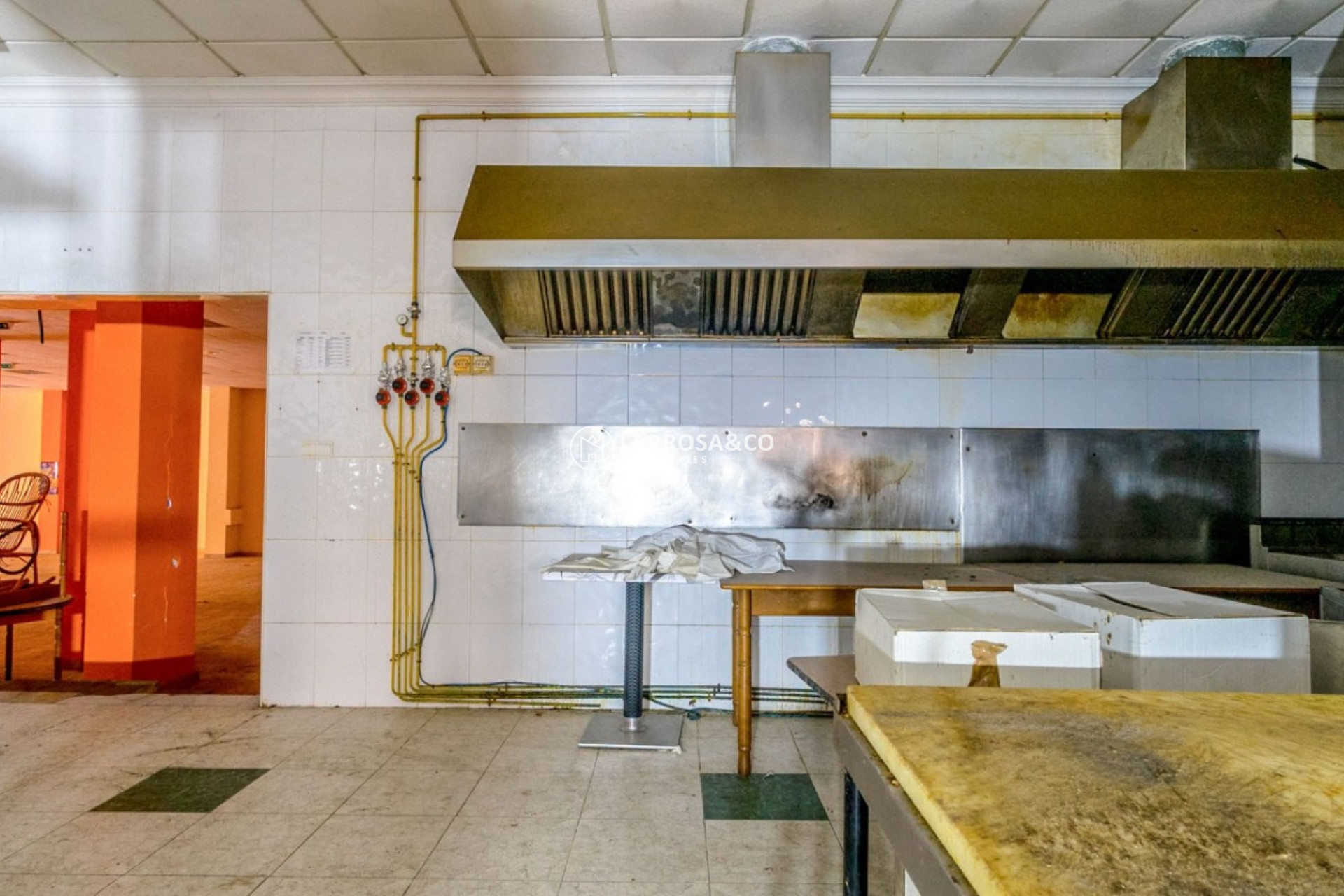 Resale - Commercial space - Torrevieja - Costa Blanca