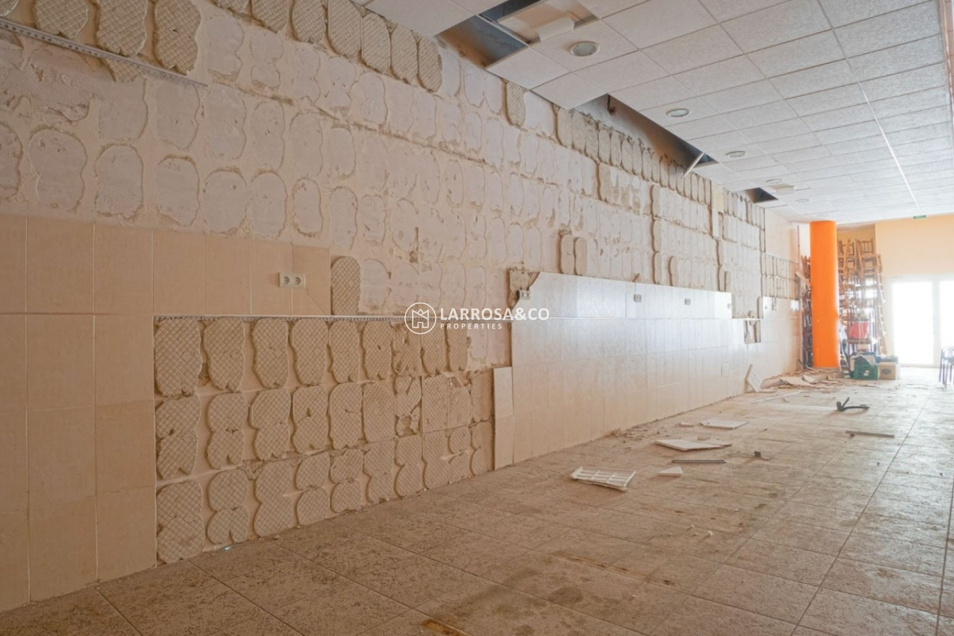 Resale - Commercial space - Torrevieja - Costa Blanca