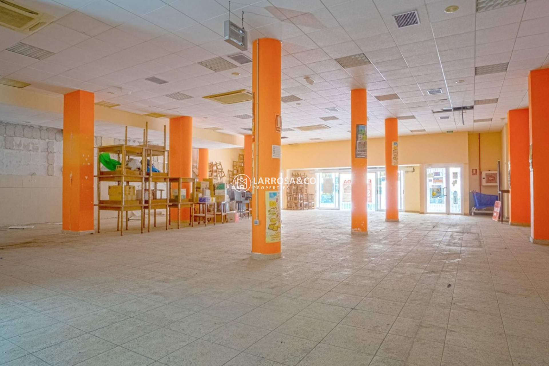 Resale - Commercial space - Torrevieja - Costa Blanca