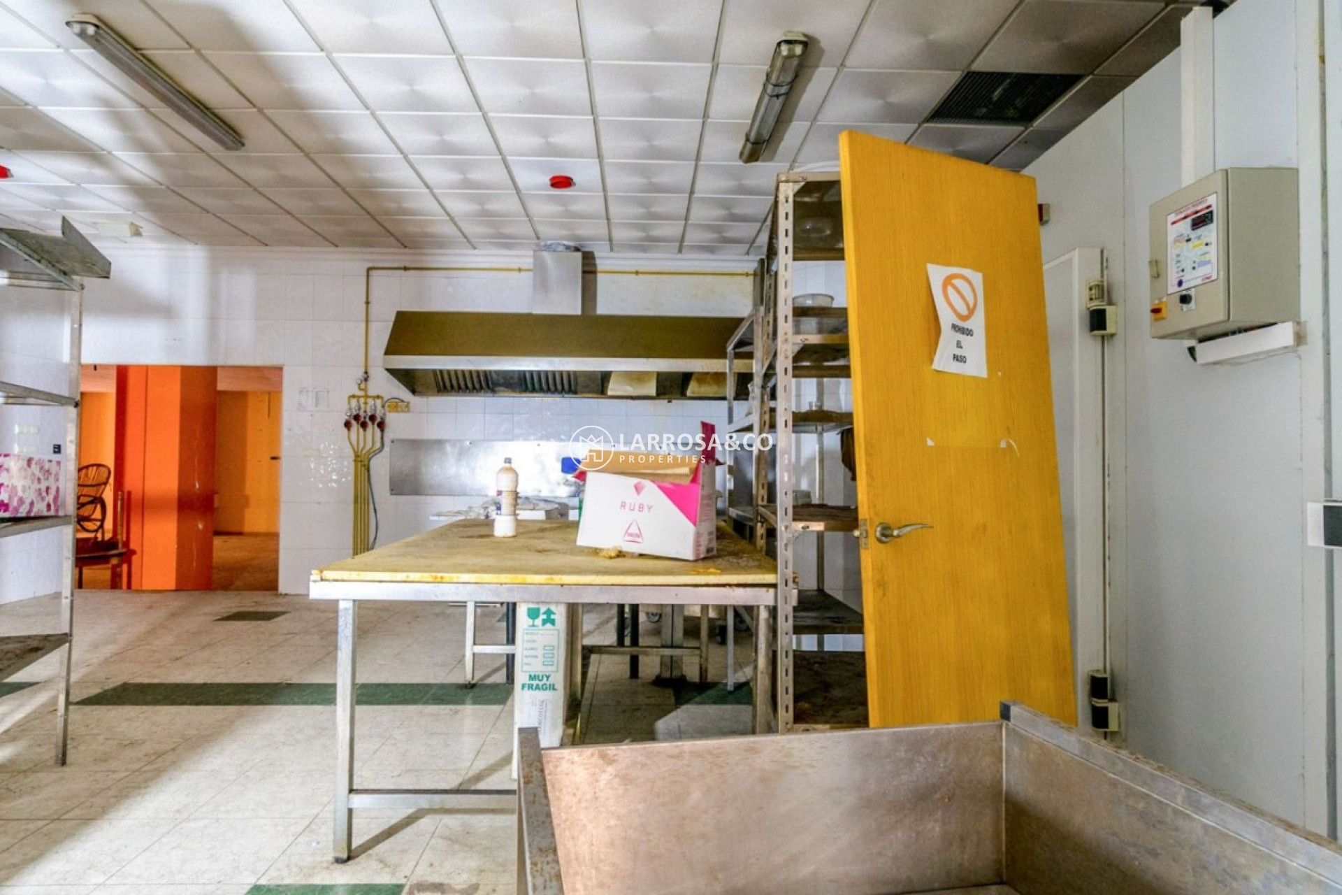 Resale - Commercial space - Torrevieja - Costa Blanca