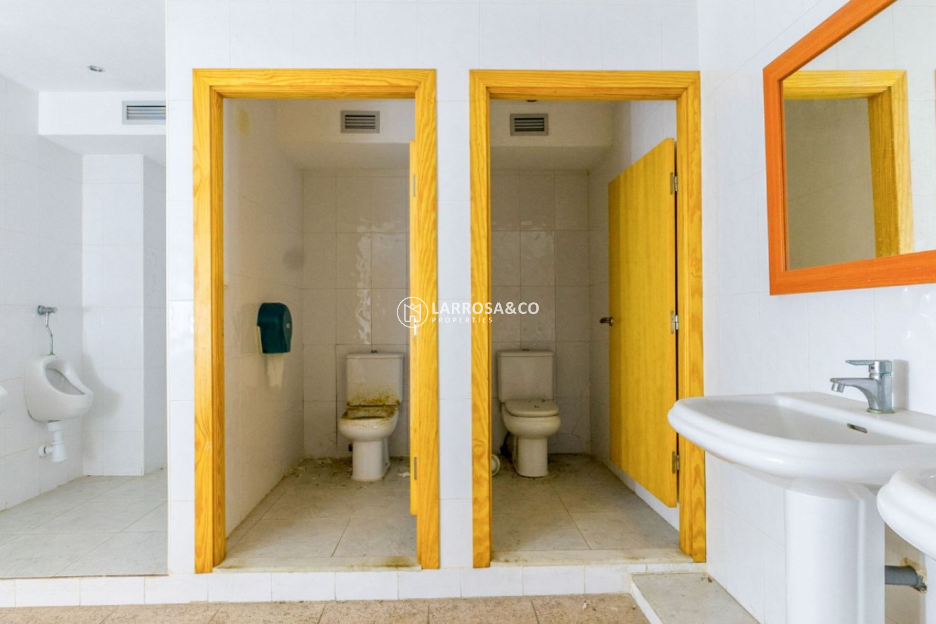 Resale - Commercial space - Torrevieja - Costa Blanca