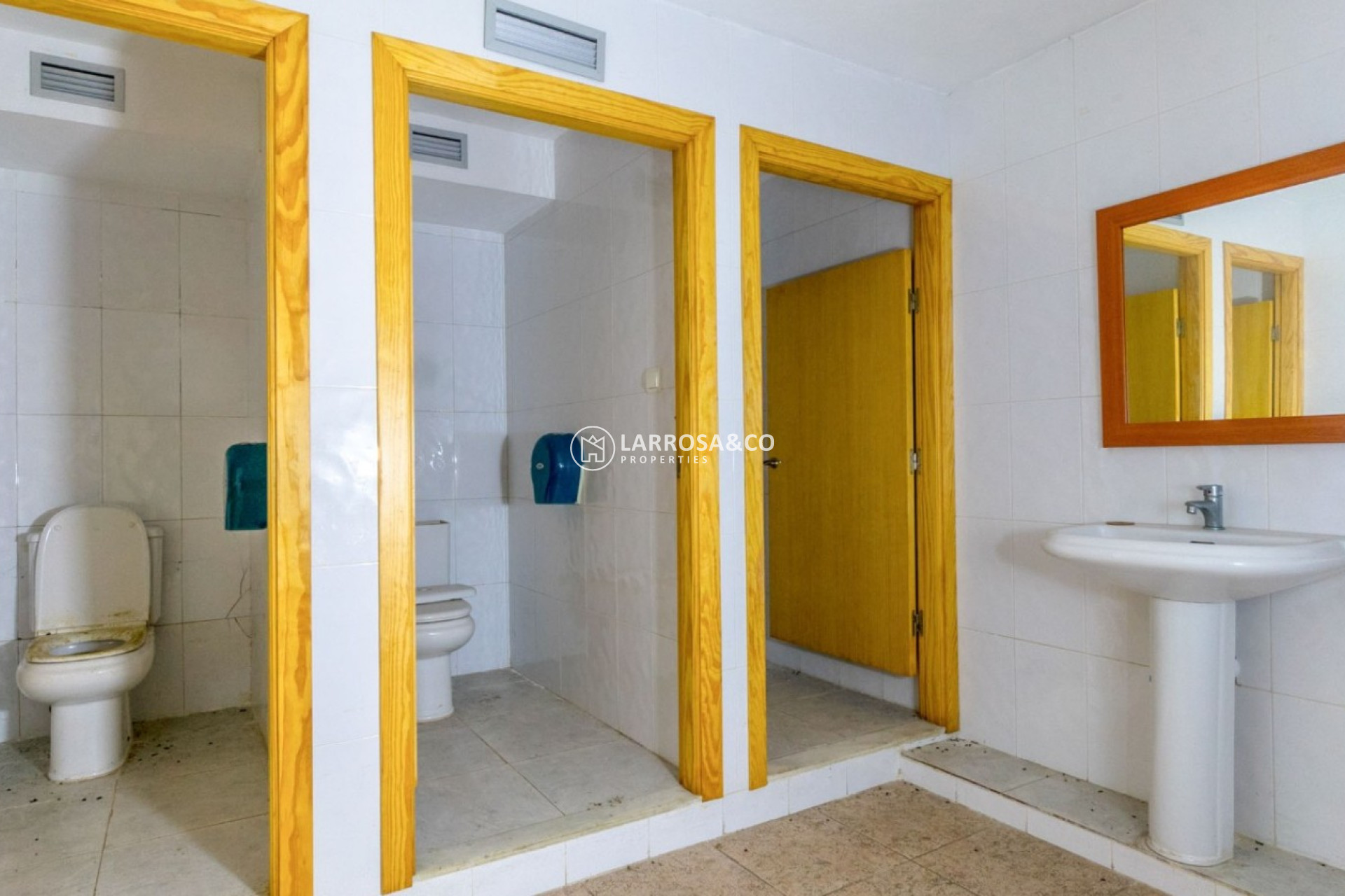 Resale - Commercial space - Torrevieja - Costa Blanca