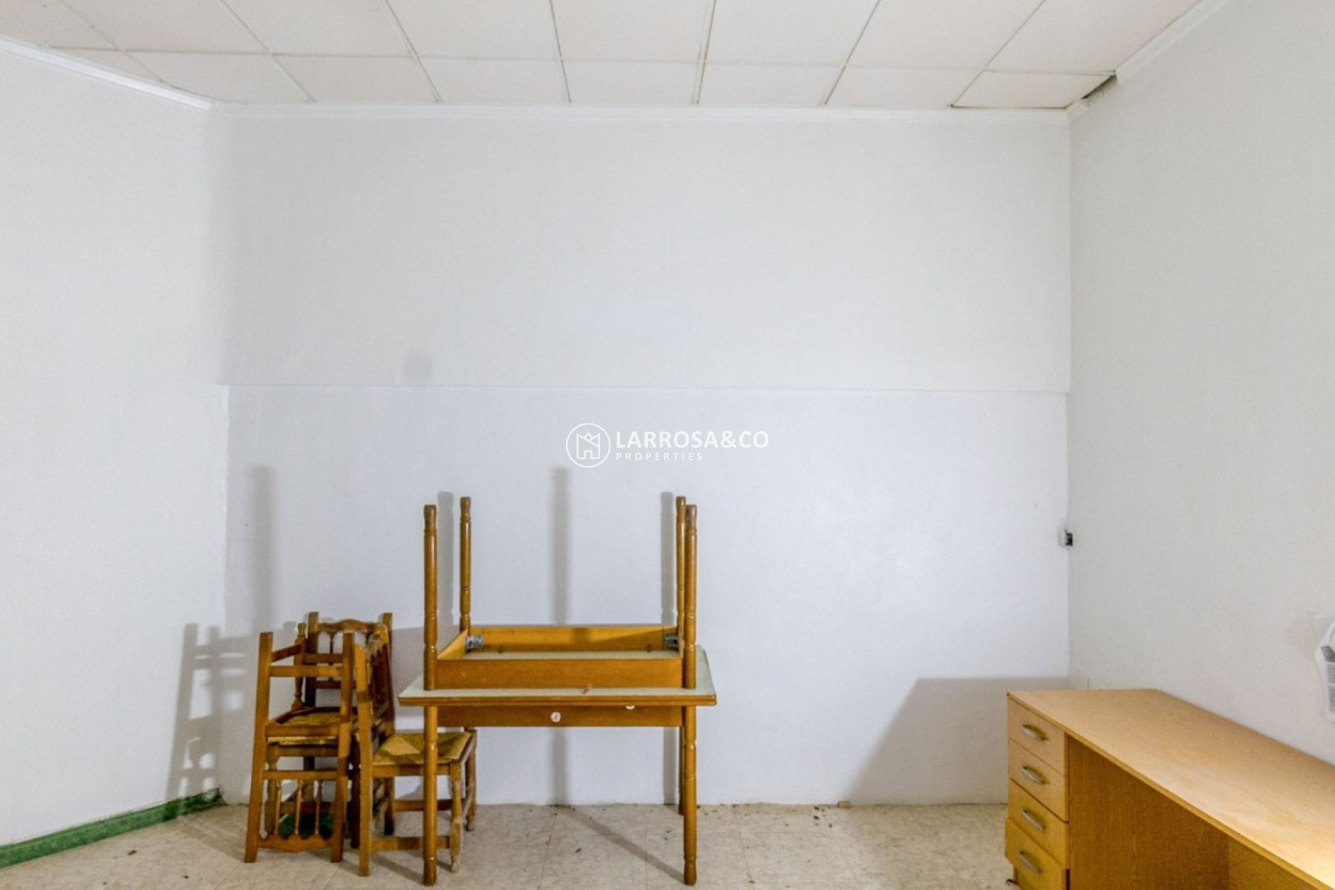 Resale - Commercial space - Torrevieja - Costa Blanca