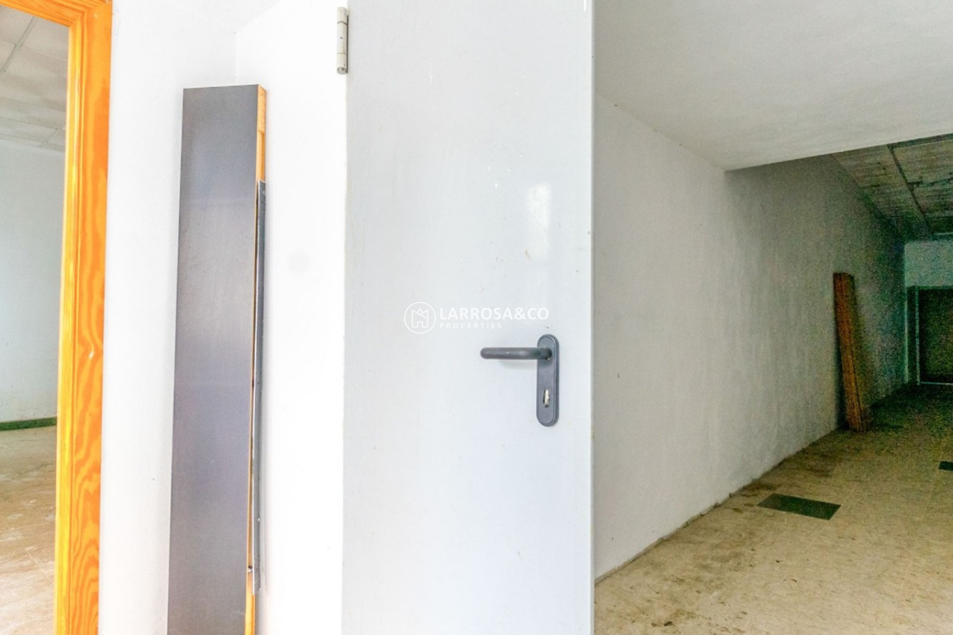 Resale - Commercial space - Torrevieja - Costa Blanca