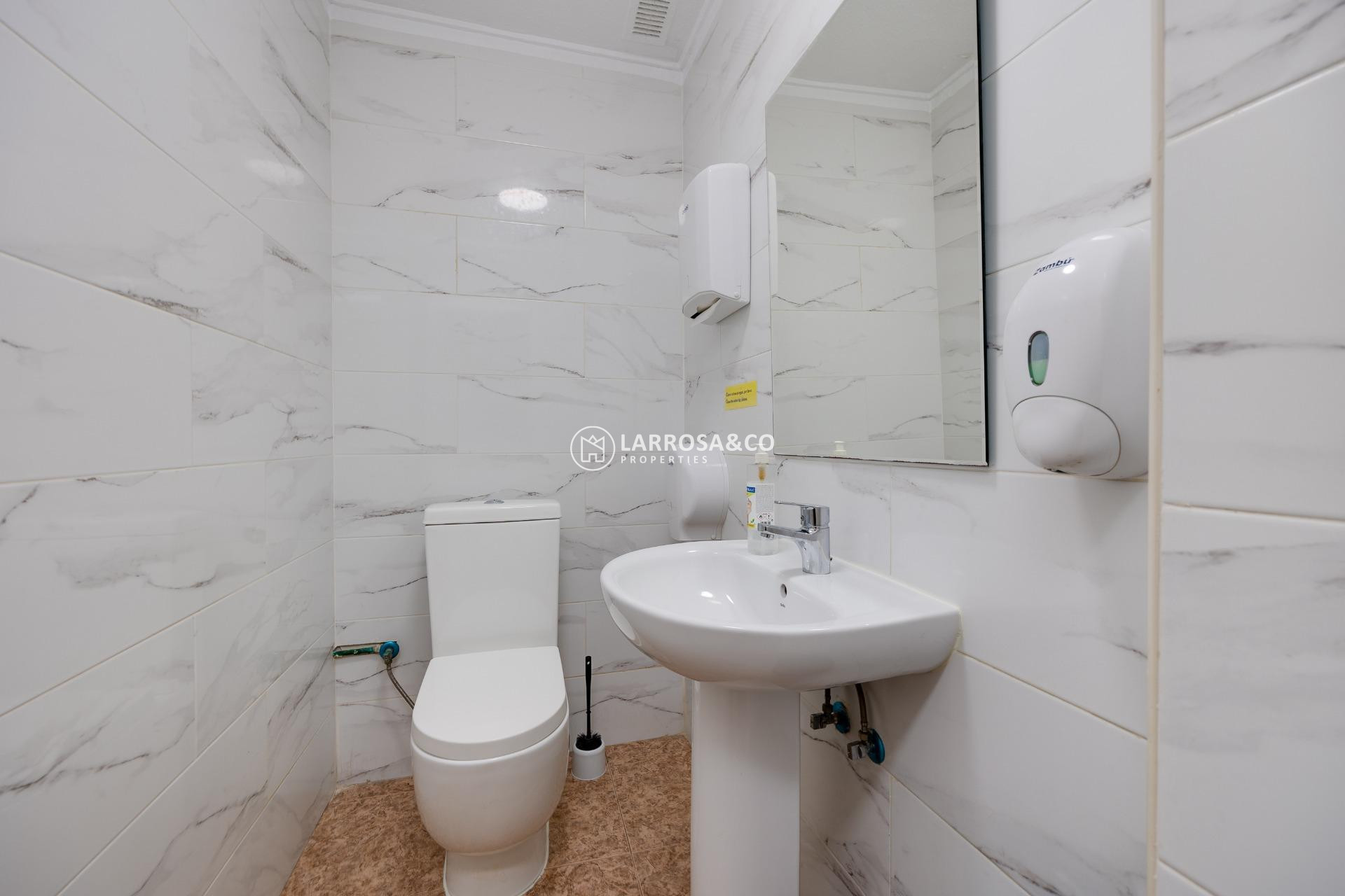 Resale - Commercial space - Torrevieja - Estacion de autobuses