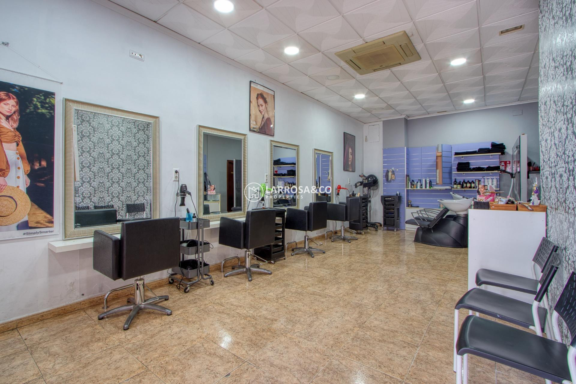 Resale - Commercial space - Torrevieja - La Mata