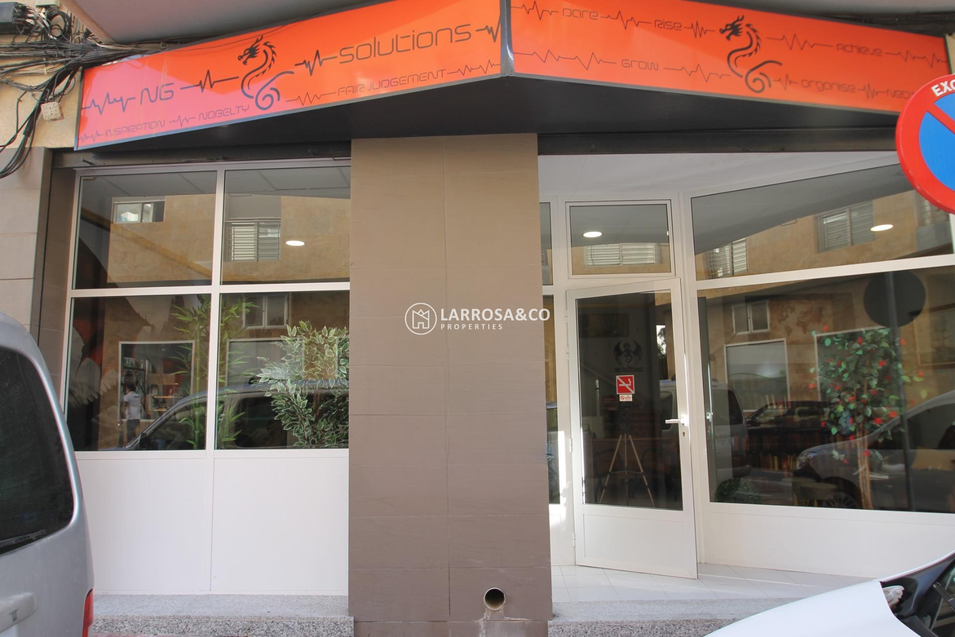 Resale - Commercial space - Torrevieja - Las Piscinas Naturales