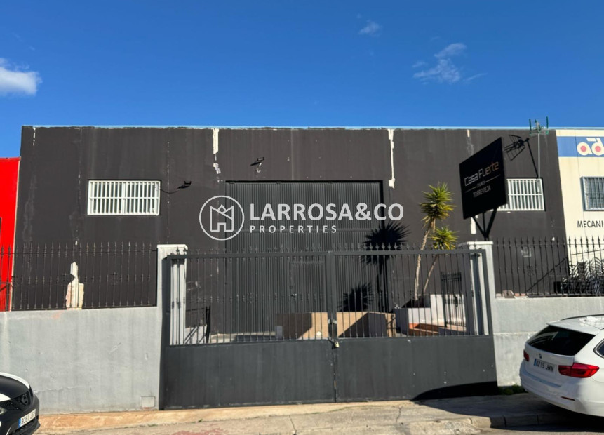 Resale - Commercial space - Torrevieja - Los Locos Beach