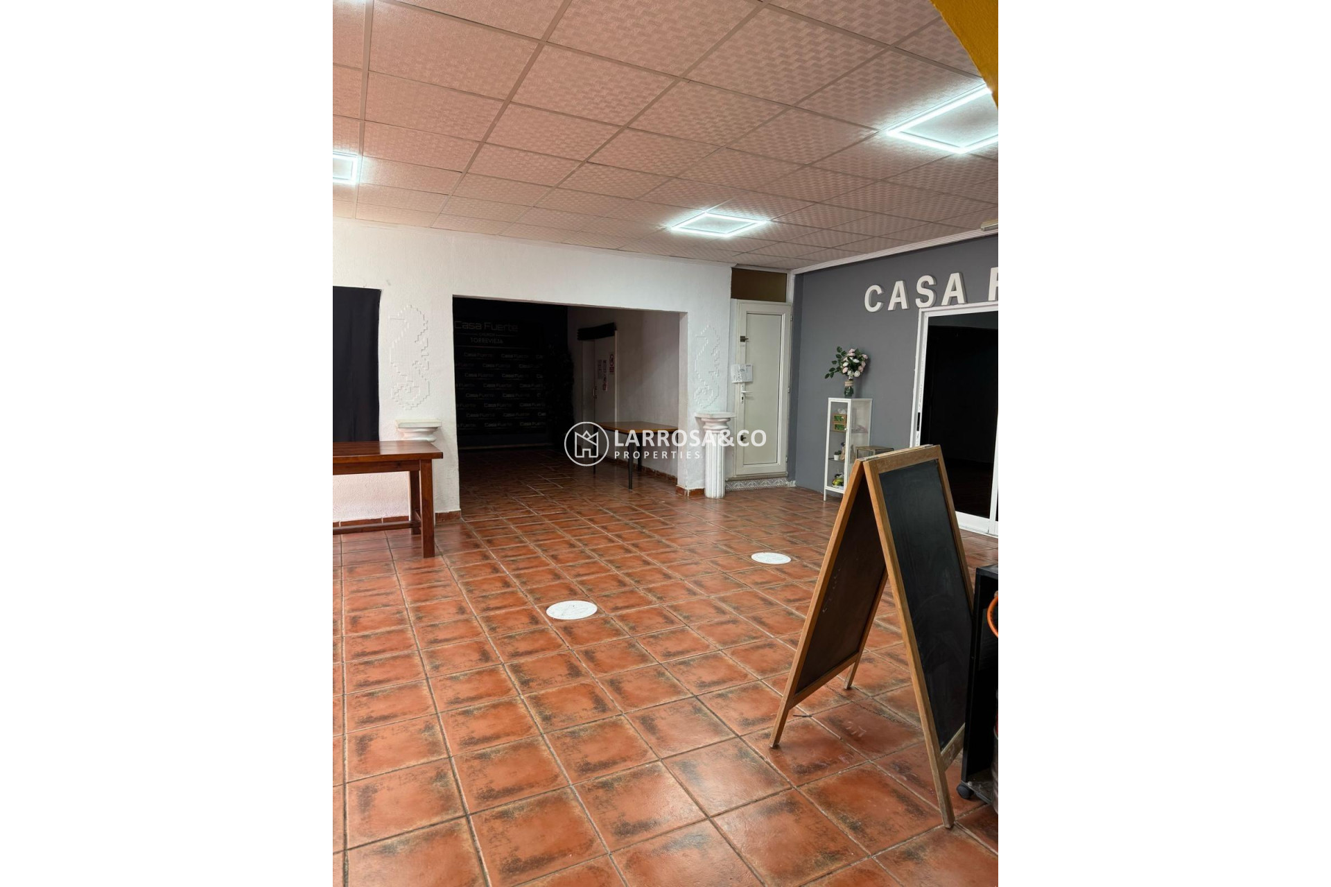 Resale - Commercial space - Torrevieja - Los Locos Beach