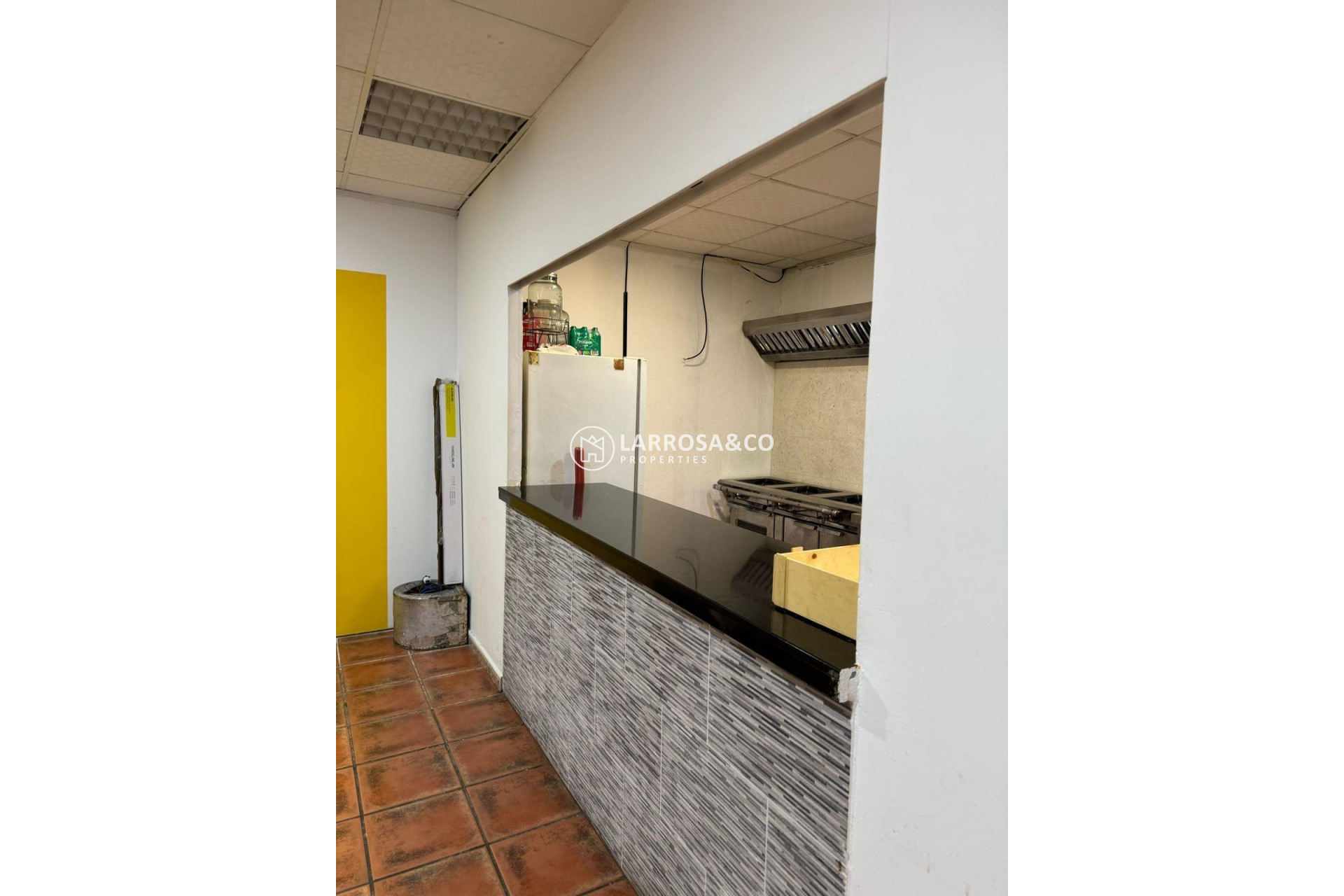 Resale - Commercial space - Torrevieja - Los Locos Beach