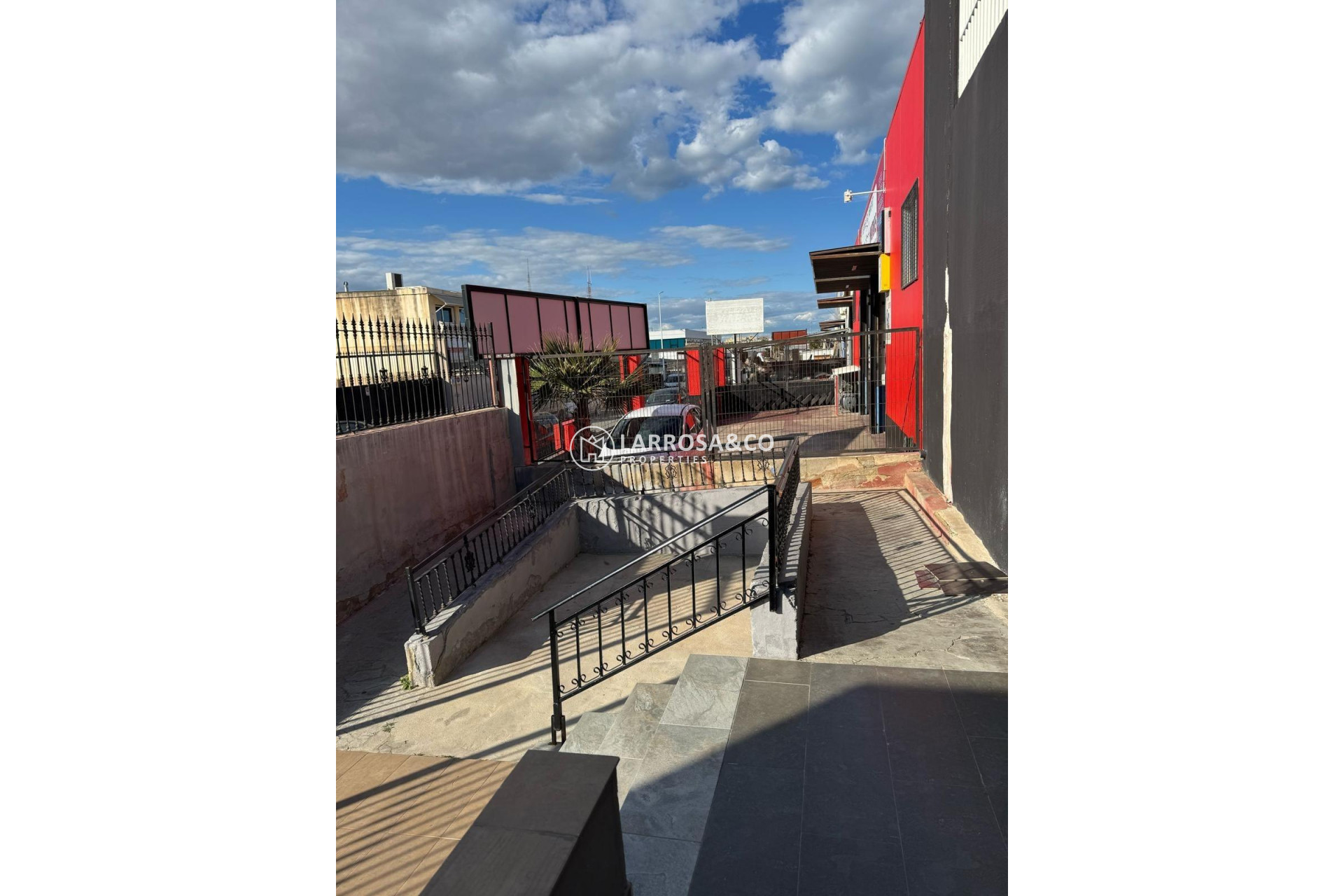 Resale - Commercial space - Torrevieja - Los Locos Beach