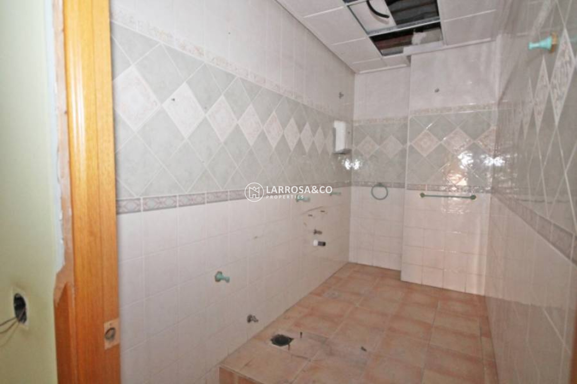 Resale - Commercial space - Torrevieja - Playa del cura