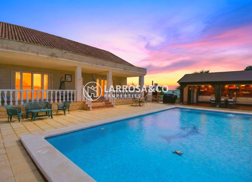 Resale - Country house - Crevillente