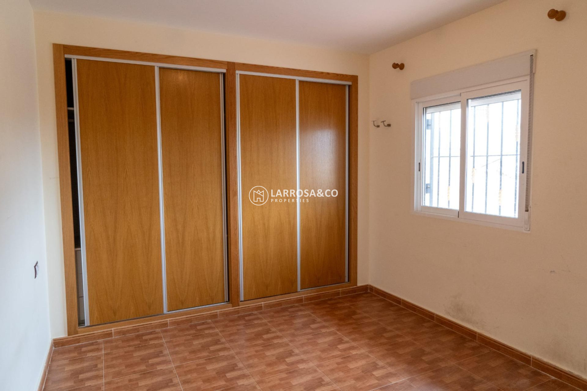 Resale - Country house - Orihuela - Arneva