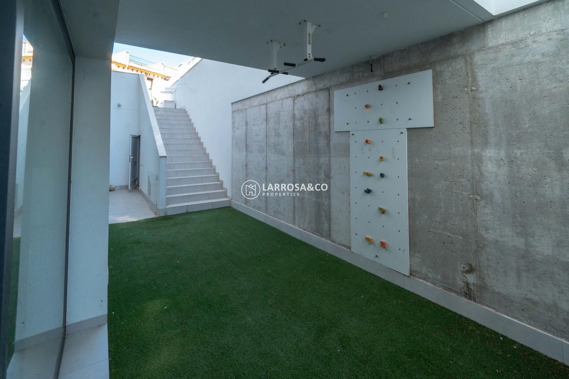 Resale - Detached House/Villa - Callosa de Segura - JUNTO CAMPO DE FUTBOL