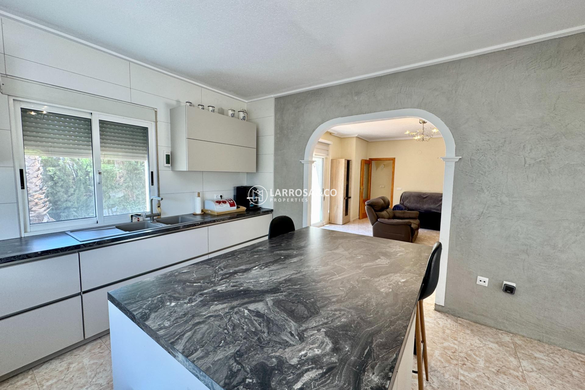 Resale - Detached House/Villa - Dolores - CMNO. ESCORREDOR