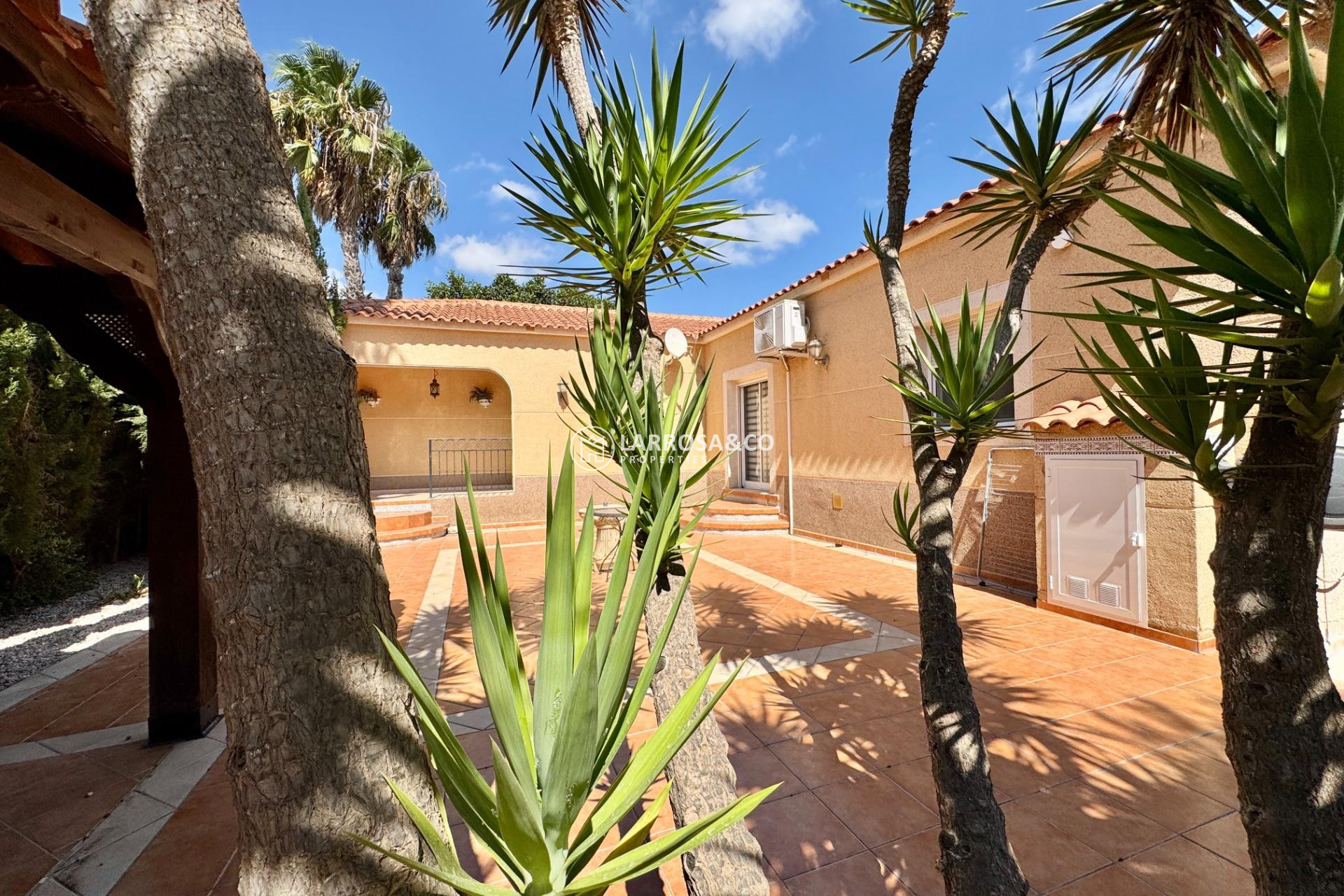 Resale - Detached House/Villa - Dolores - CMNO. ESCORREDOR