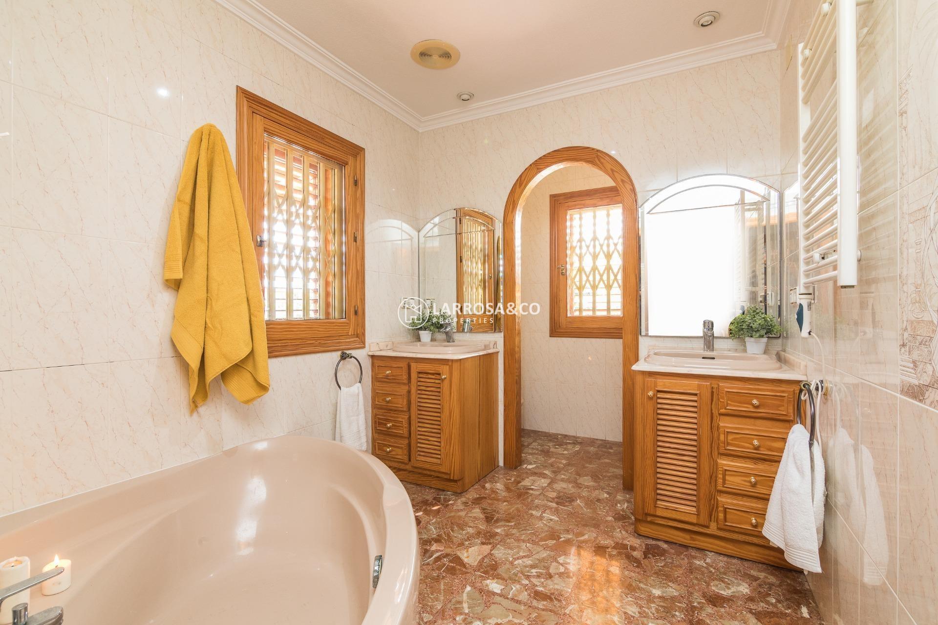 Resale - Detached House/Villa - Elche - Corte Ingles