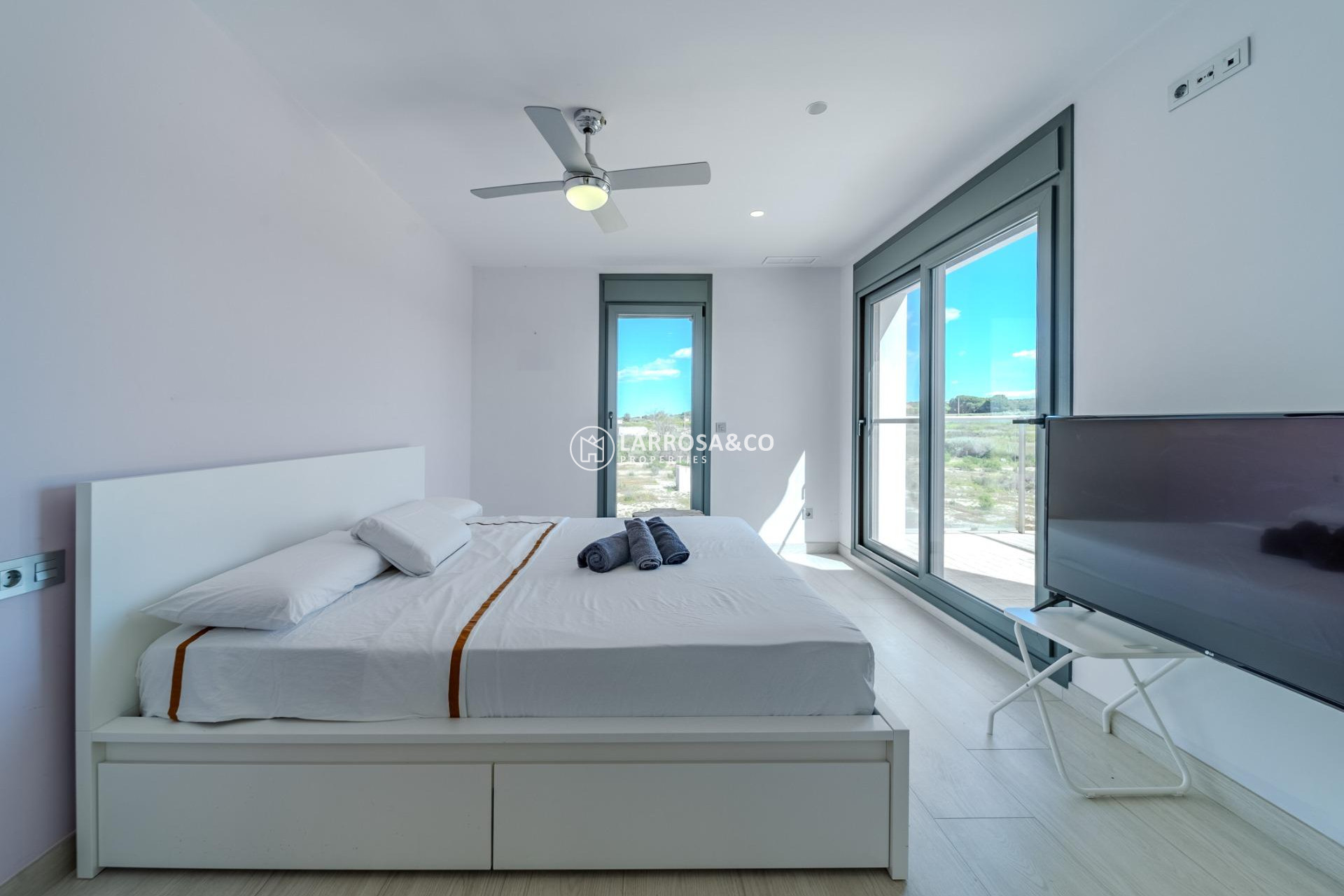 Resale - Detached House/Villa - La Marina