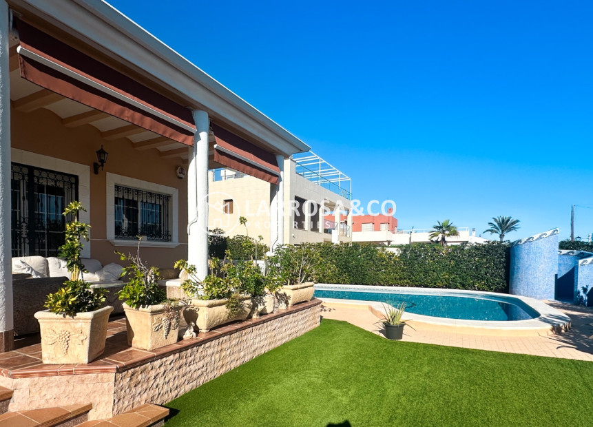 Resale - Detached House/Villa - La Mata - Costa Blanca