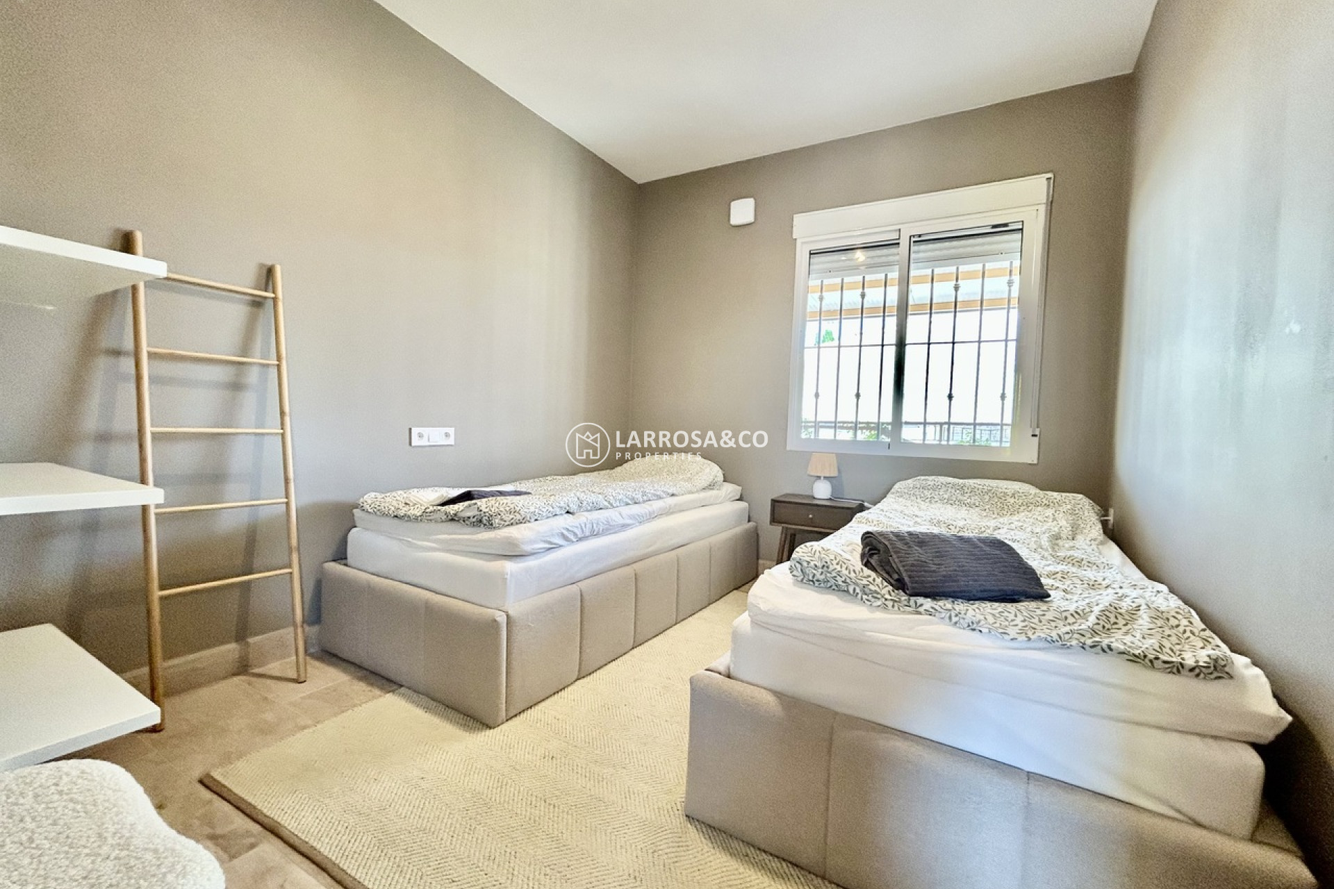Resale - Detached House/Villa - La Zenia - Costa Blanca