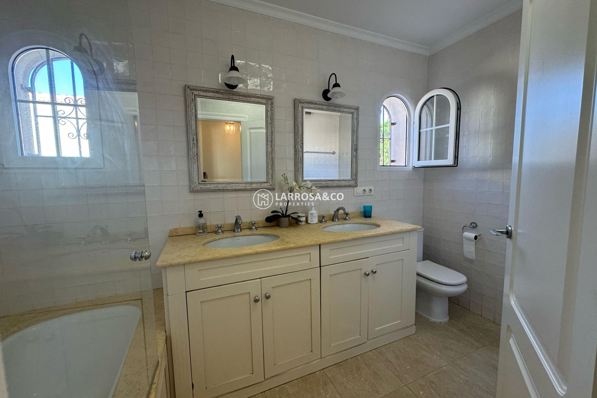 Resale - Detached House/Villa - Orihuela costa - Playa Flamenca