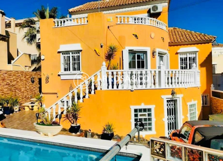 Resale - Detached House/Villa - Orihuela costa - Villamartin 
