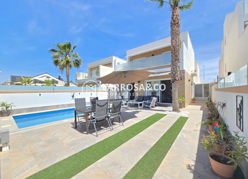 Resale - Detached House/Villa - Pilar de la Horadada - Costa Blanca