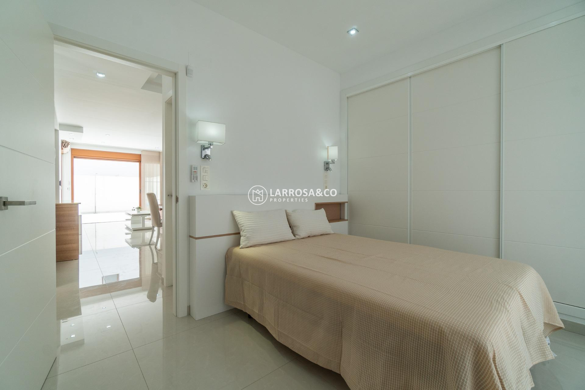 Resale - Detached House/Villa - Pilar de la Horadada - La Torre de la Horadada