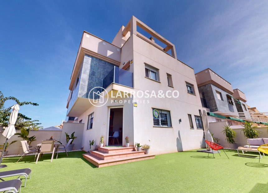 Resale - Detached House/Villa - Pilar de la Horadada - La Torre de la Horadada