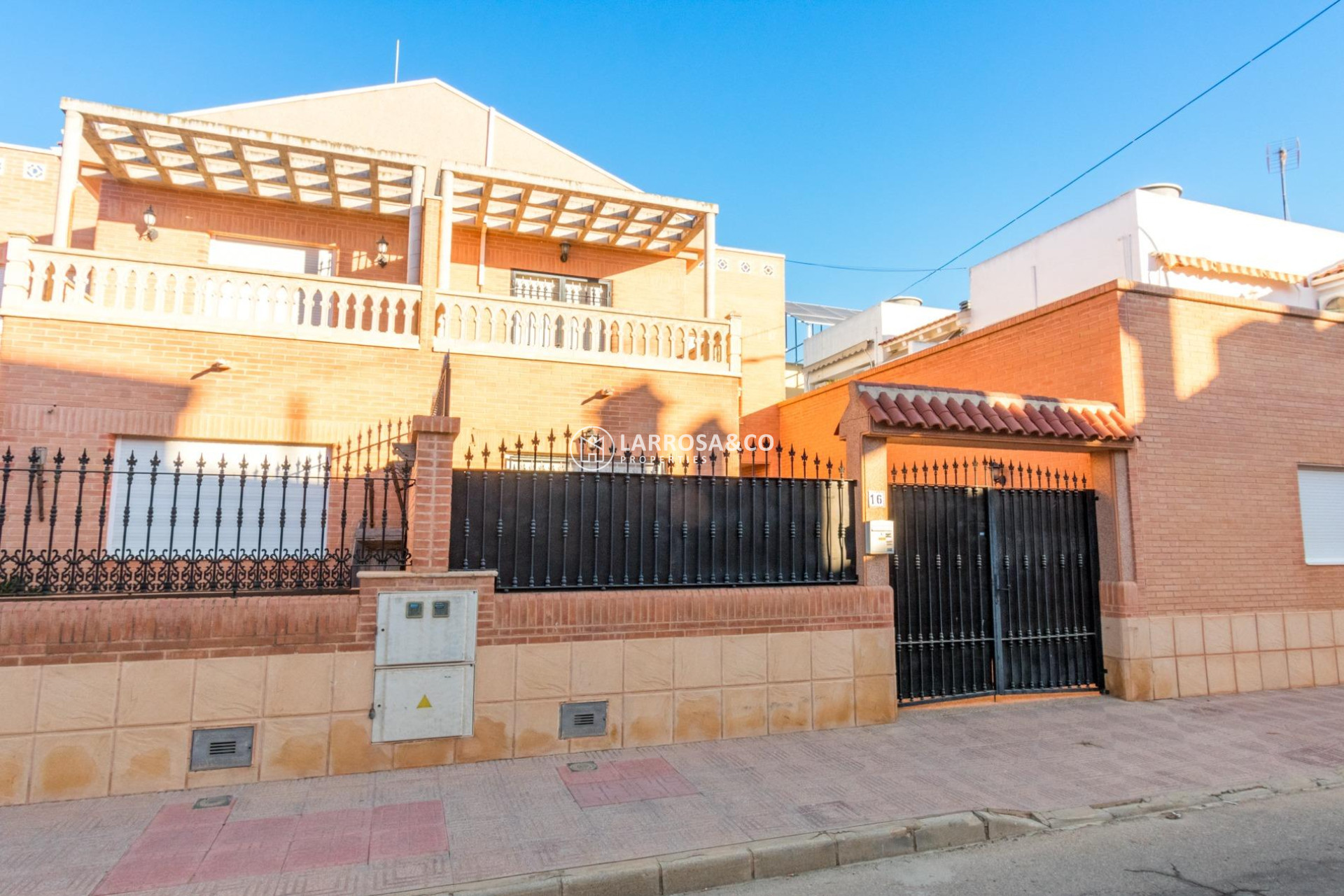 Resale - Detached House/Villa - San Isidro - CENTRO