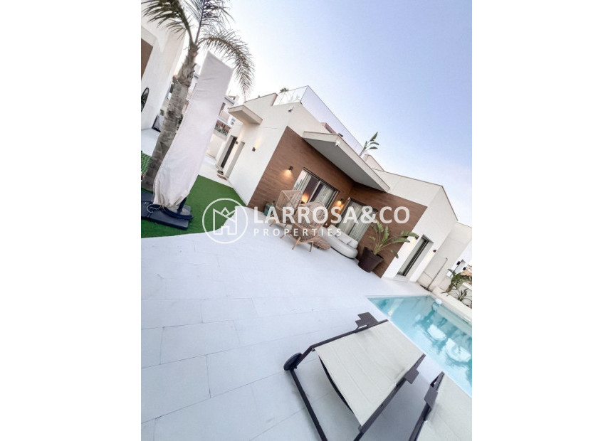Resale - Detached House/Villa - San Miguel de Salinas - Inland