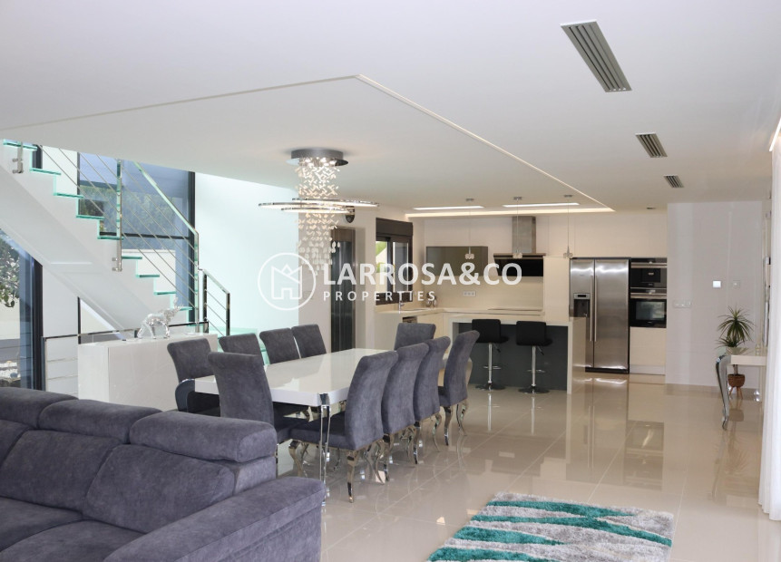 Resale - Detached House/Villa - San Miguel de Salinas - Urbanizaciones