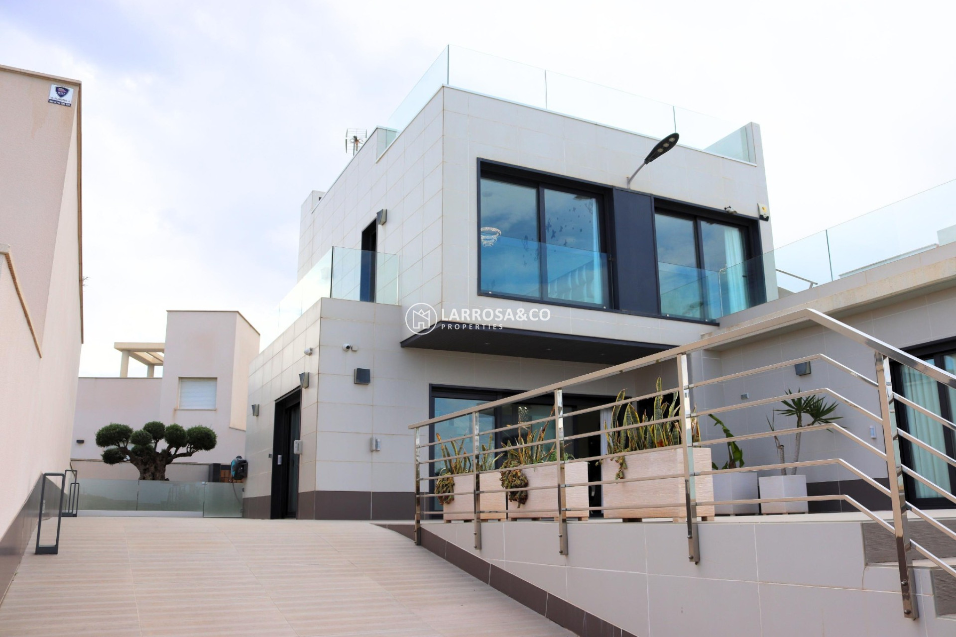 Resale - Detached House/Villa - San Miguel de Salinas - Urbanizaciones