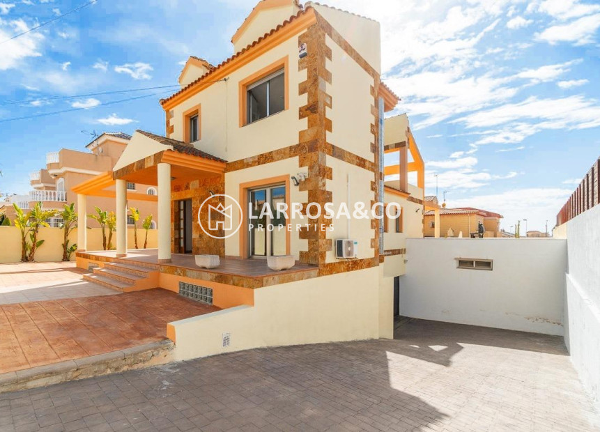 Resale - Detached House/Villa - Torrevieja - Aguas nuevas 2