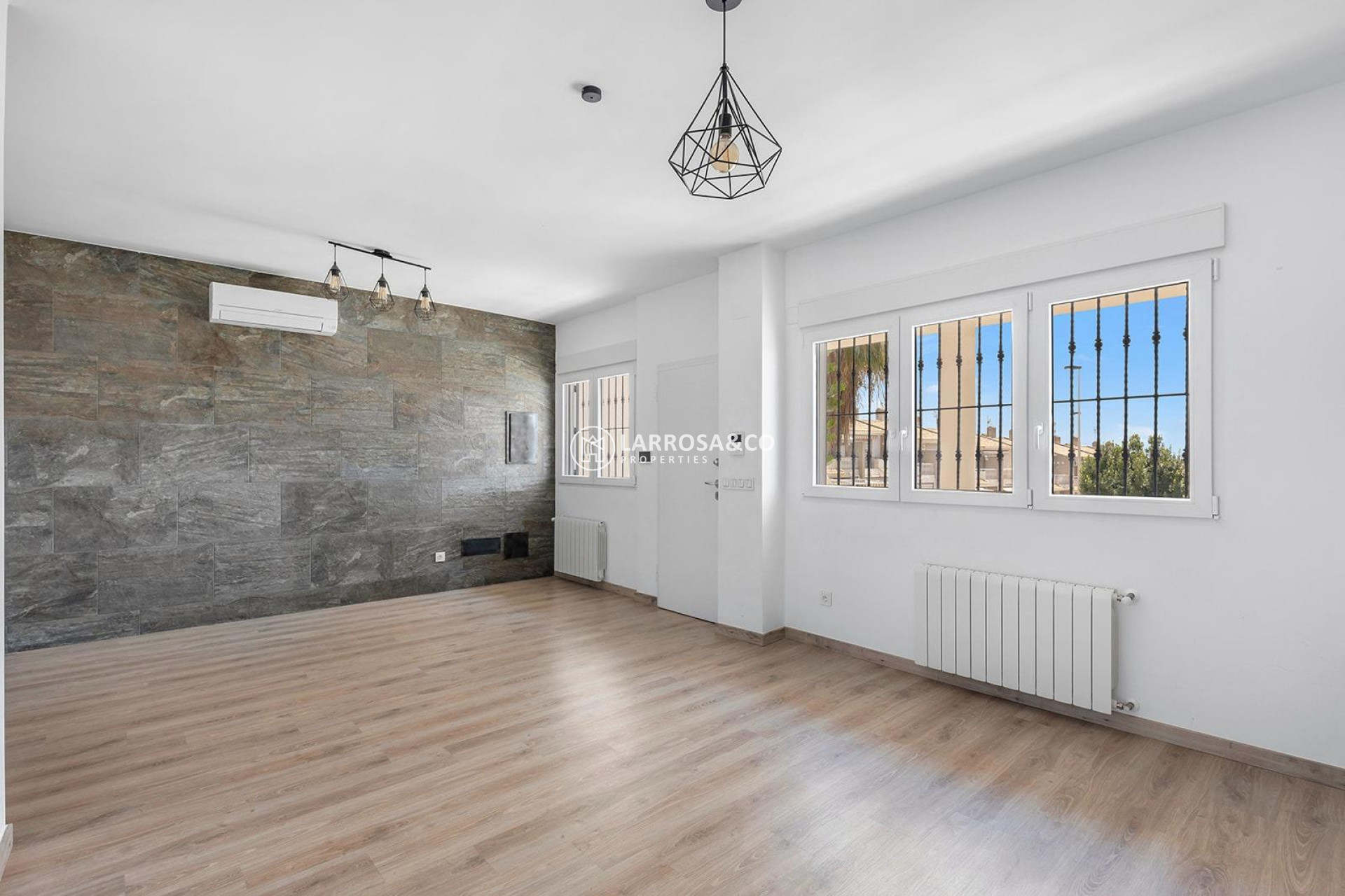 Resale - Detached House/Villa - Torrevieja - Aguas Nuevas