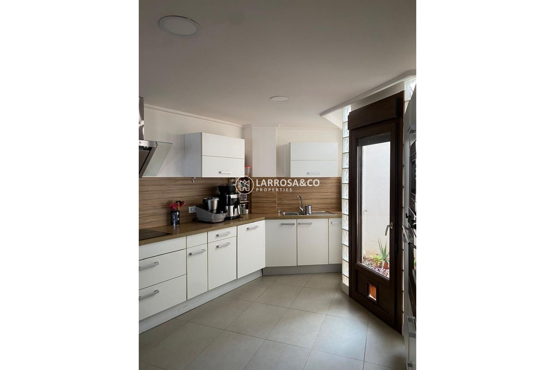 Resale - Detached House/Villa - Torrevieja - Centro - Muelle Pesquero