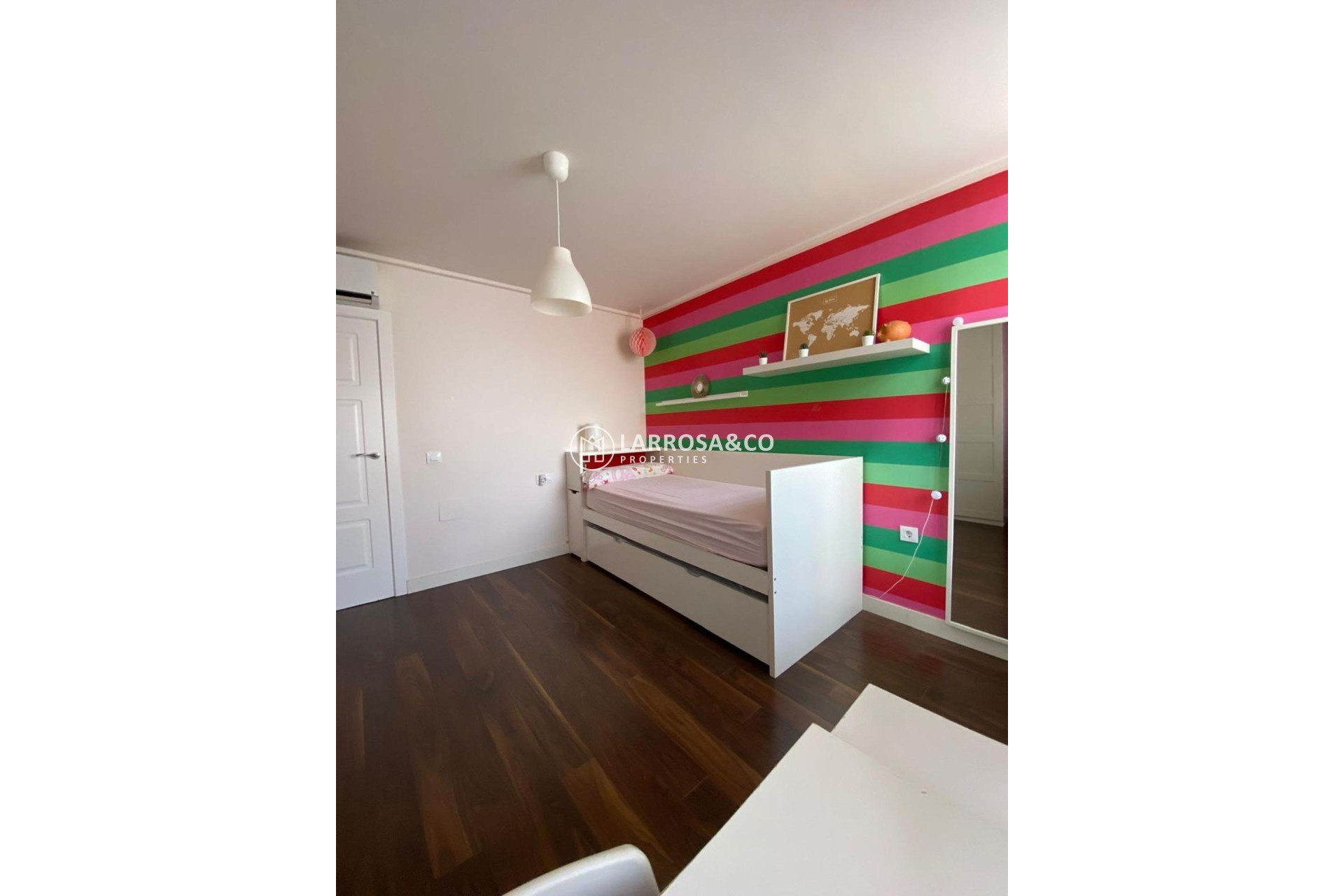 Resale - Detached House/Villa - Torrevieja - Centro - Muelle Pesquero