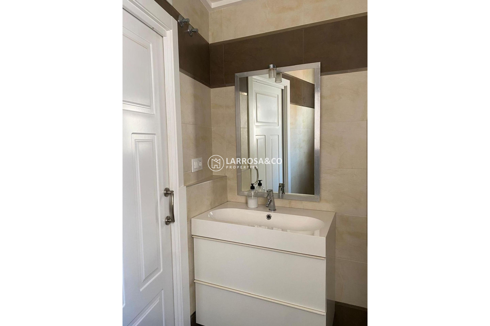 Resale - Detached House/Villa - Torrevieja - Centro - Muelle Pesquero