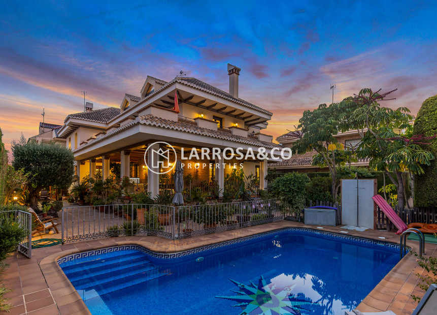 Resale - Detached House/Villa - Torrevieja - Costa Blanca