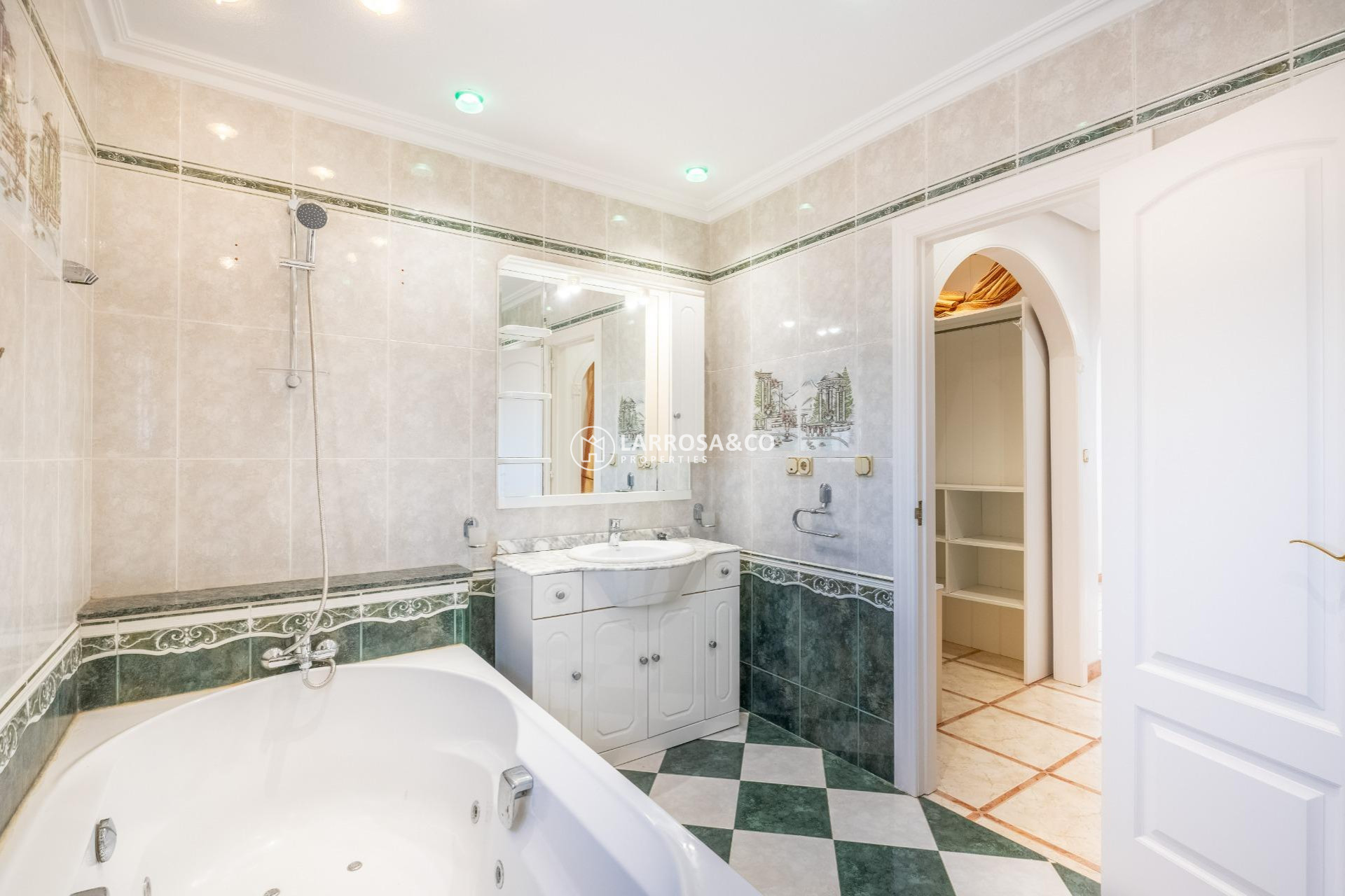 Resale - Detached House/Villa - Torrevieja - El chaparral