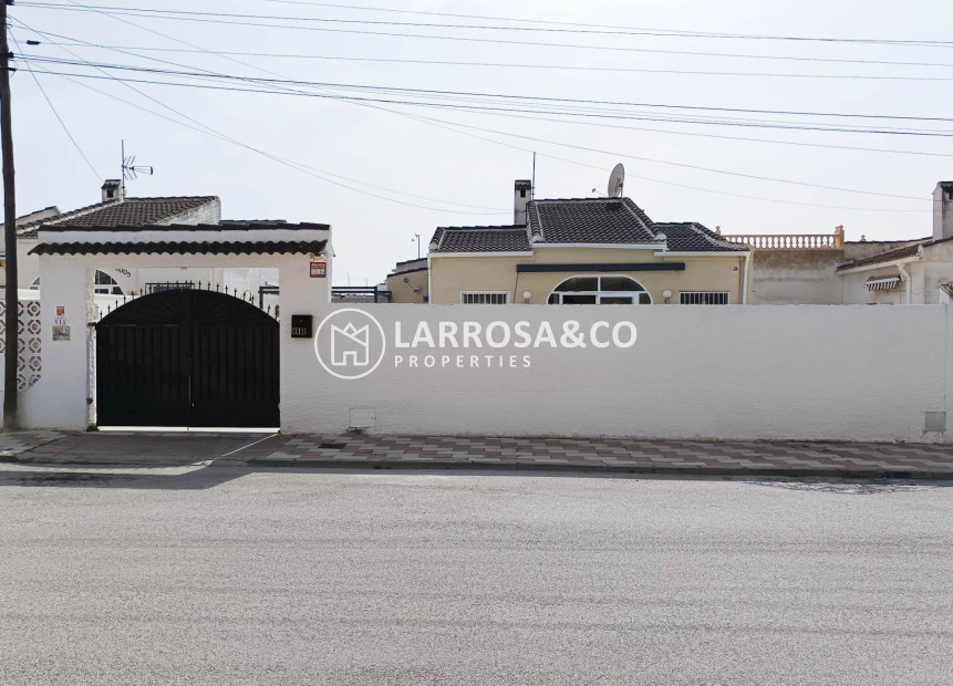 Resale - Detached House/Villa - Torrevieja - La Siesta - El Salado - Torreta